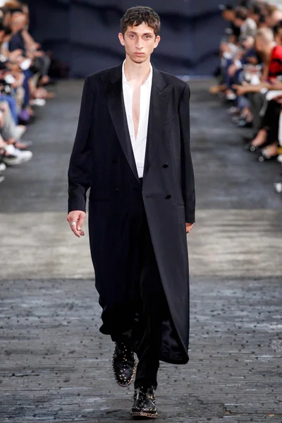 Look 30